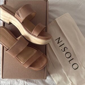 Nisolo Women's Tan Leather Sandals